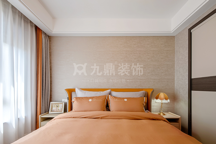臥室裝修實(shí)景圖
